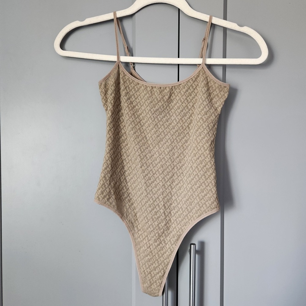 New SKIMS Logo Mesh Cami Bodysuit Desert Size XS Monogram Mesh BS-BDY-1688 Rare